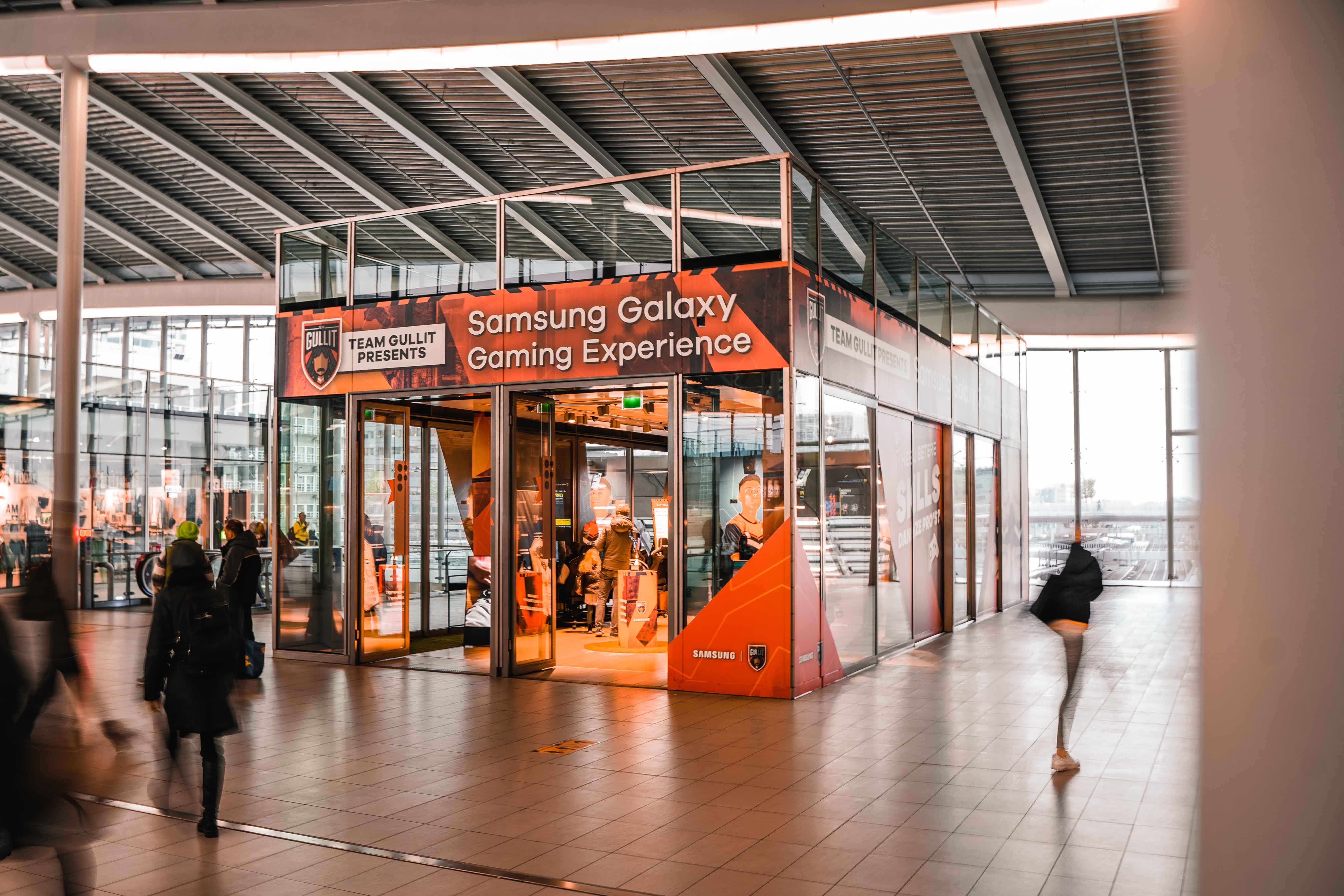 This is a picture of the pop-up store of Samsung x Team Gullit in Utrecht. 