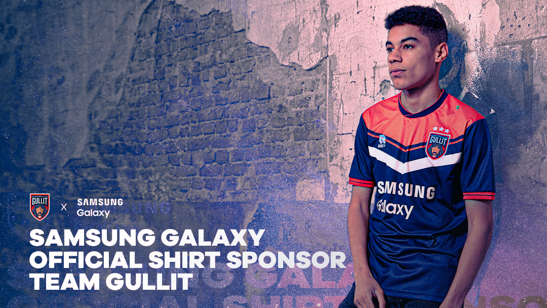We are happy to announce that Samsung has become the first-ever shirt sponsor of our FIFA academy. By partnering with Team Gullit, Samsung wants to connect itself even more to the world of young people and offer relevance within it. The new Team Gullit jersey will officially be available in FIFA 22 on October 21. On the picture Levi de Weerd is featured, wearing the Team Gullit jersey in real-life.