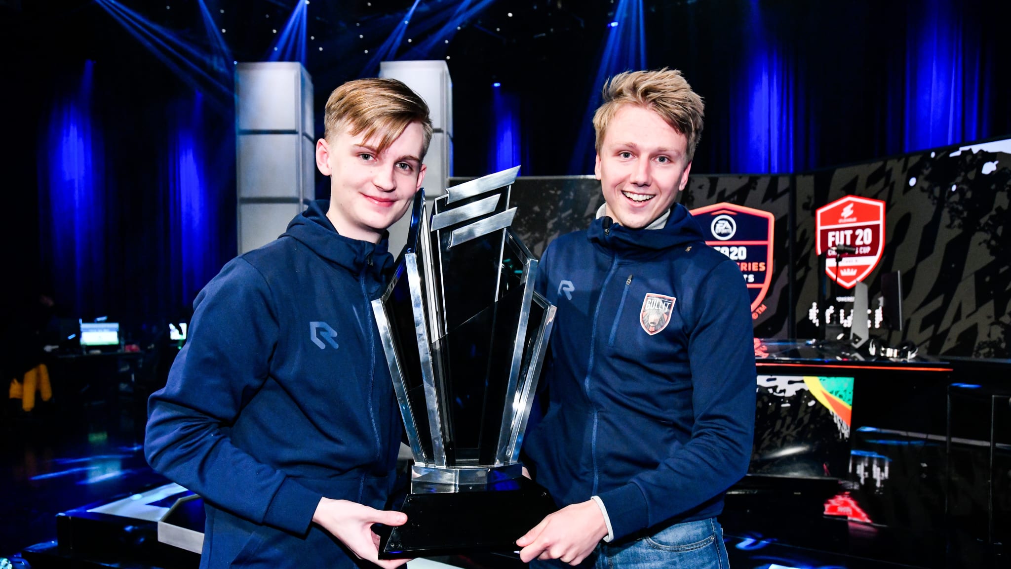 This picture features Olle Ollelito Arbin and Maarten Sonneveld holding the FUT Champions Cup 3 trophy in Atlanta. 